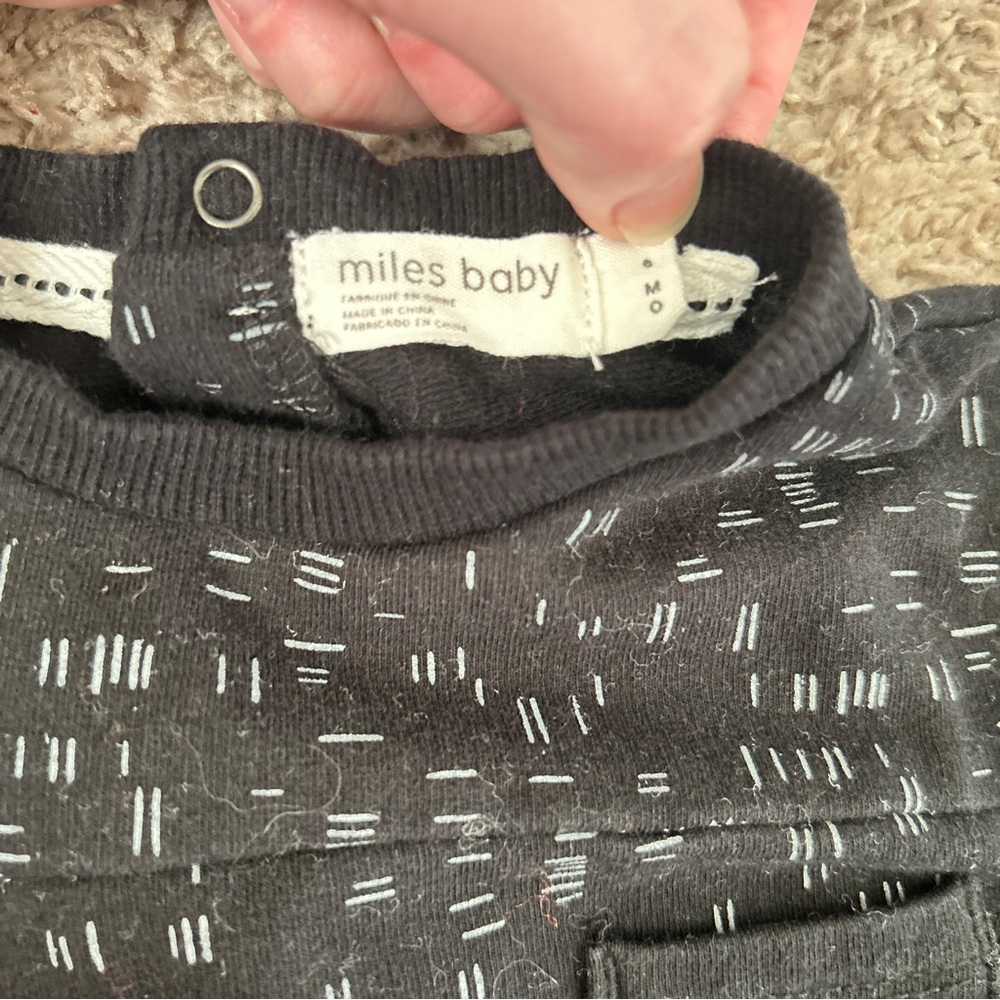Miles Baby Kids Black White Dash Print Long Sleeve Pocket Tee Shirt 6M - Picture 8 of 9